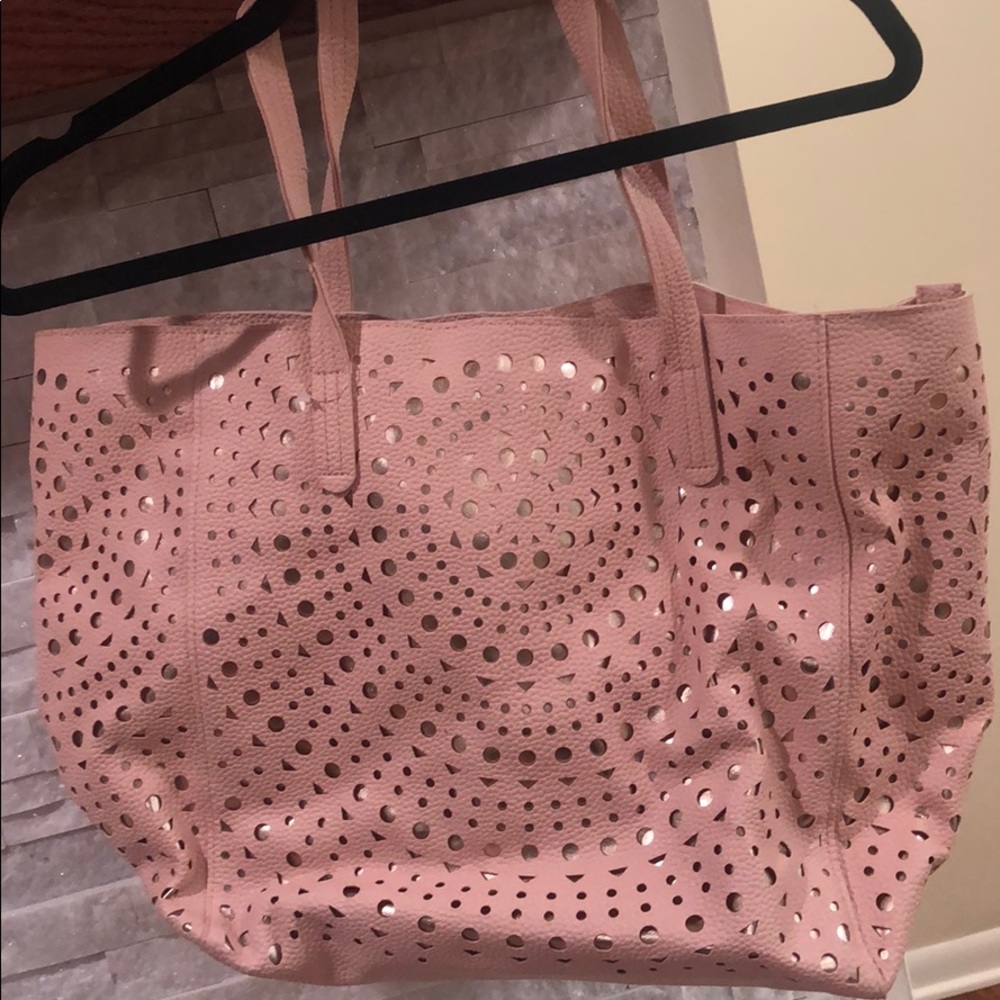 Purse with zipper closure!